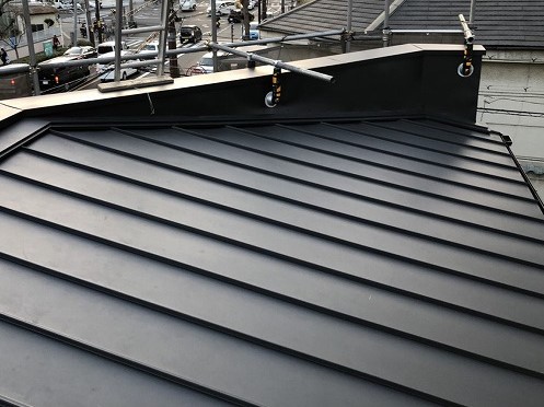 奈良市　店舗の屋根　瓦棒葺きトタン屋根　完成