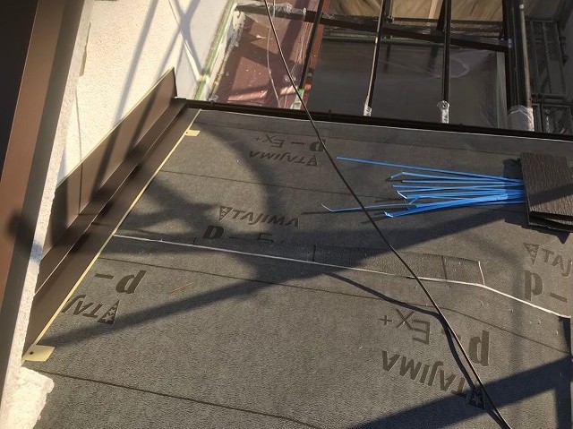 改質アスファルトルーフィングを設置完了