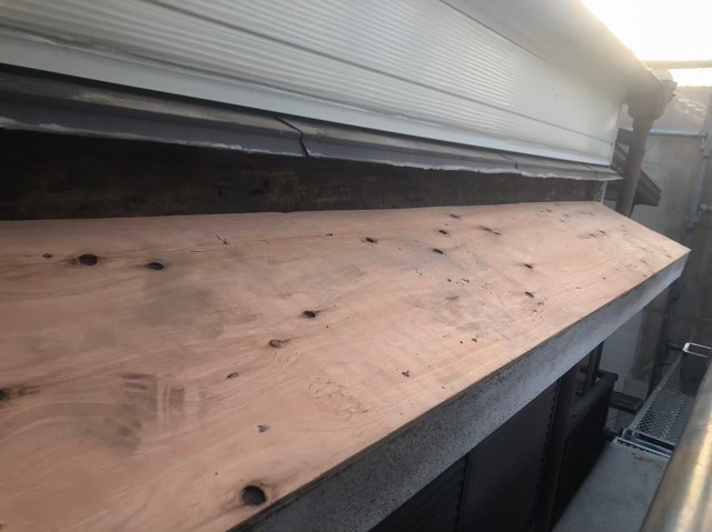 橿原市　下屋根　野地板増し張り