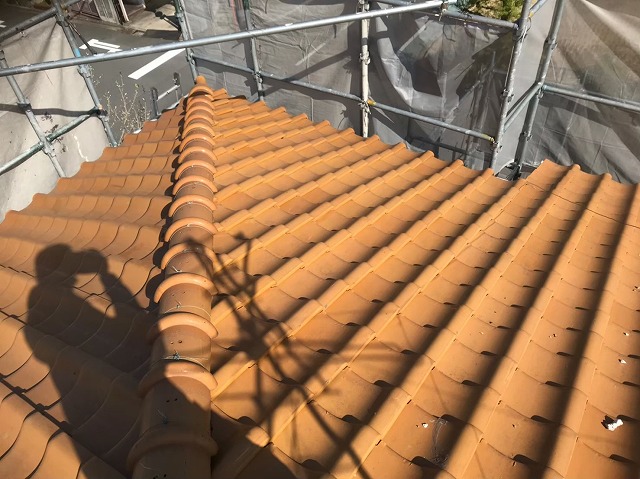 香芝の豪邸の黄土色の瓦屋根