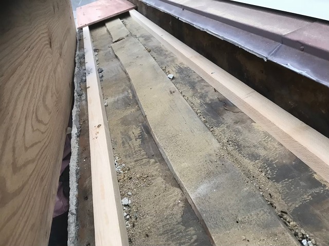 橿原市　　下屋根　葺き土撤去