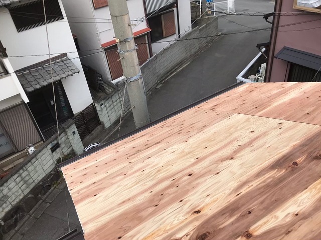 野地板の増し張り構造用合板使用