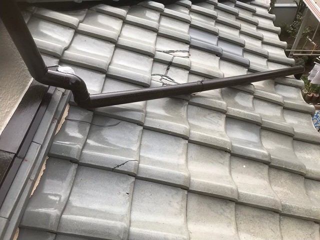 広陵町で下屋根にある瓦の不具合