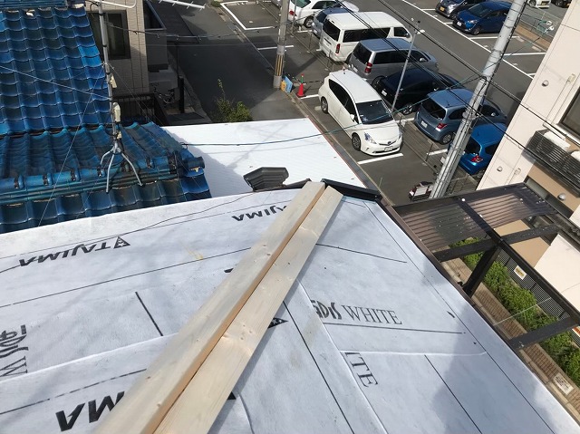 野地板の上に防水紙設置隅棟