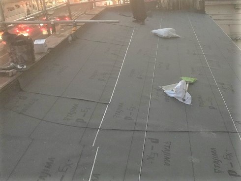 奈良市　店舗の屋根　防水紙貼り