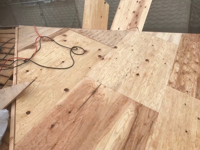 香芝市　和瓦　野地板設置