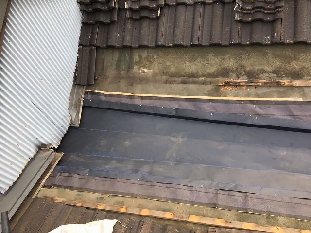 葛城市の谷板金の設置