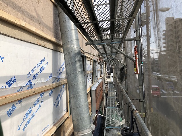 奈良市の店舗の外壁に胴縁設置