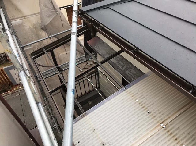 橿原市　ベランダ波板　施工前