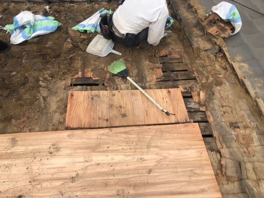 奈良市　粘土瓦　瓦解体作業
