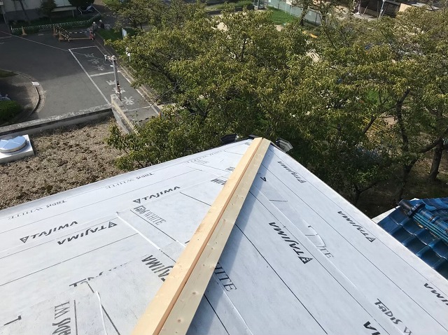 野地板の上に防水紙設置隅棟