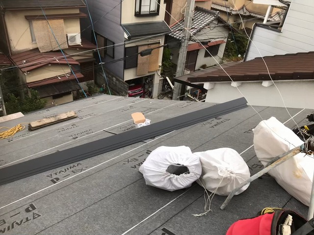 グレーの改質アスファルトルーフィング