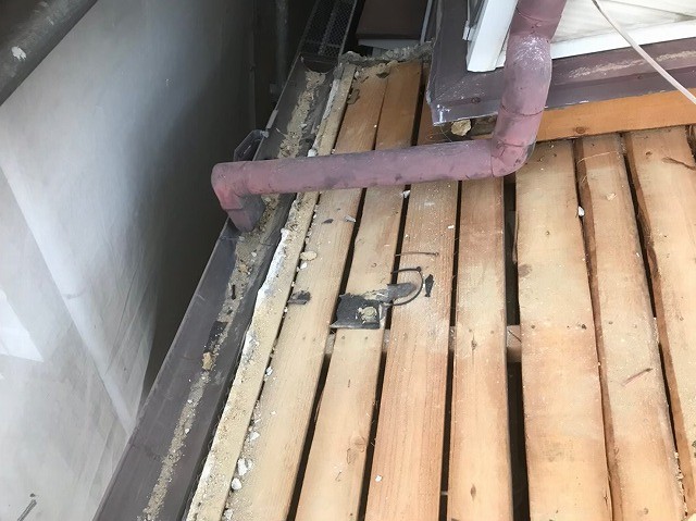 橿原市　下屋根　バラ板