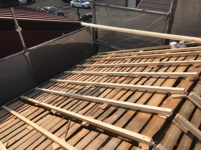 王寺町2　バラ板に垂木設置