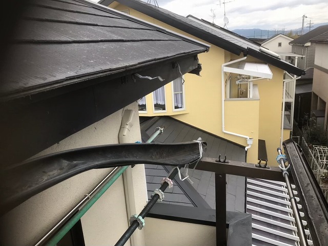 桜井市の歪んだ軒樋
