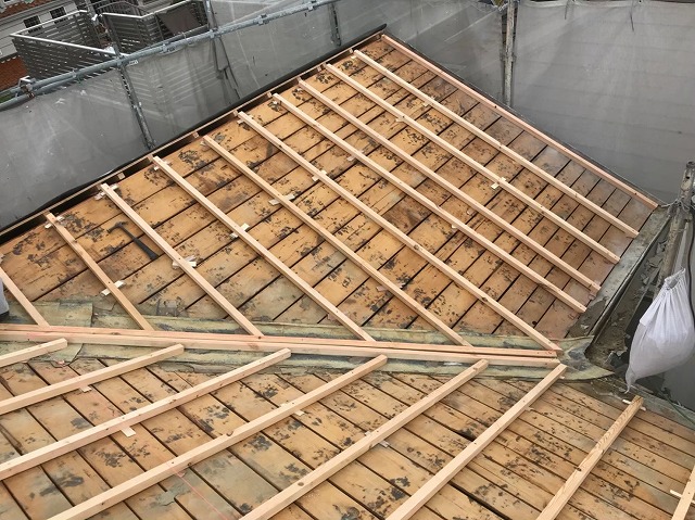 奈良市　バラ板　不陸調整