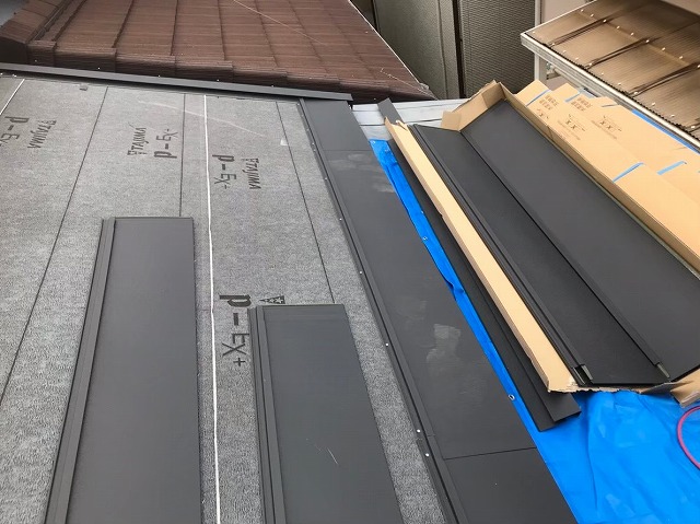 グレーの改質アスファルトルーフィング