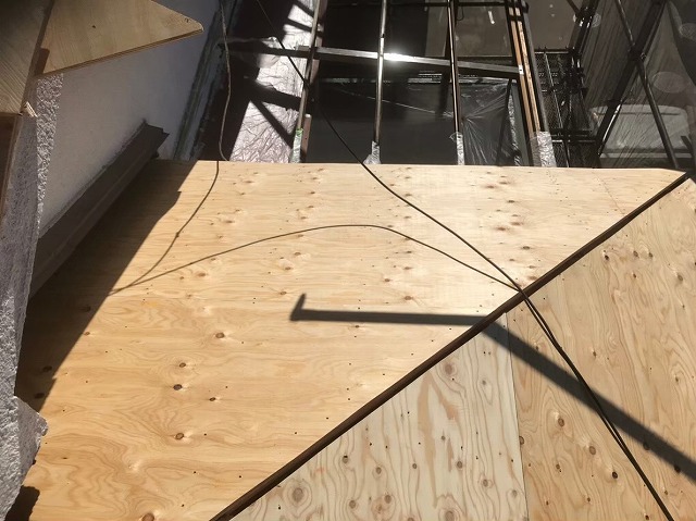 隅棟の野地板の増し張り