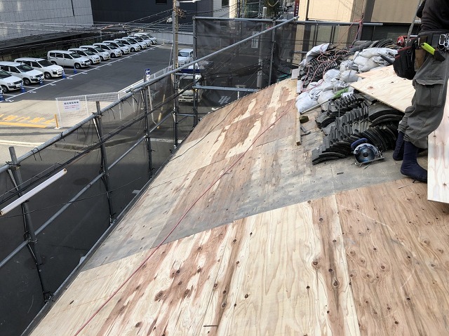 奈良市の複合屋根の野地板完成