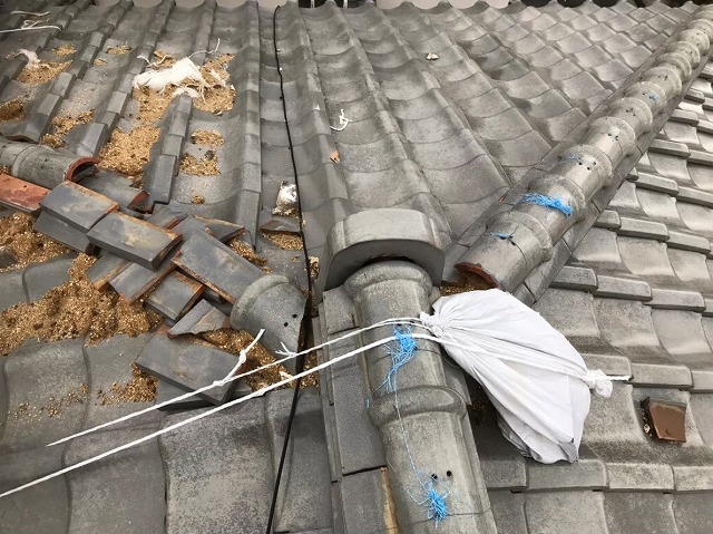 葛城市　雨漏り棟瓦　棟瓦撤去