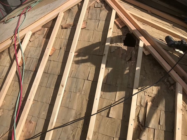 古い野地板と垂木