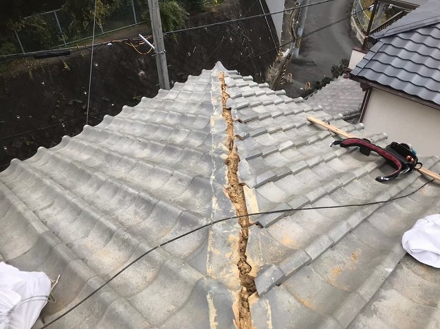 葛城市　雨漏り棟瓦　棟瓦撤去