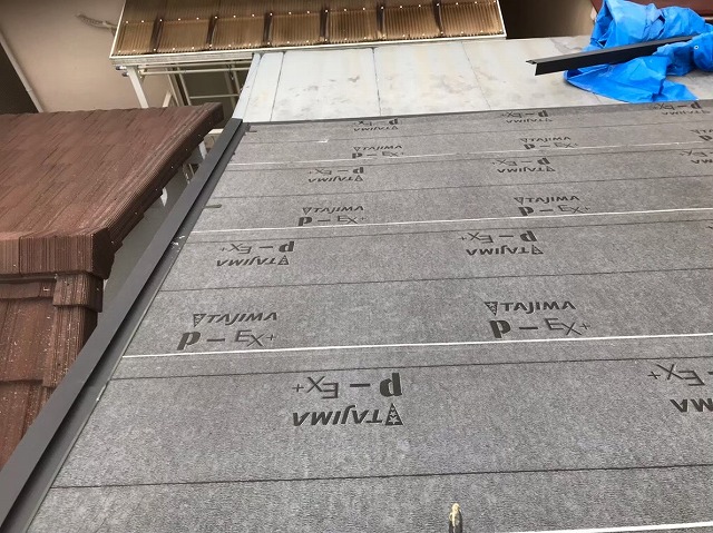 グレーの改質アスファルトルーフィング