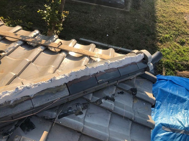 御所市で隅棟の補修作業にて南蛮漆喰設置