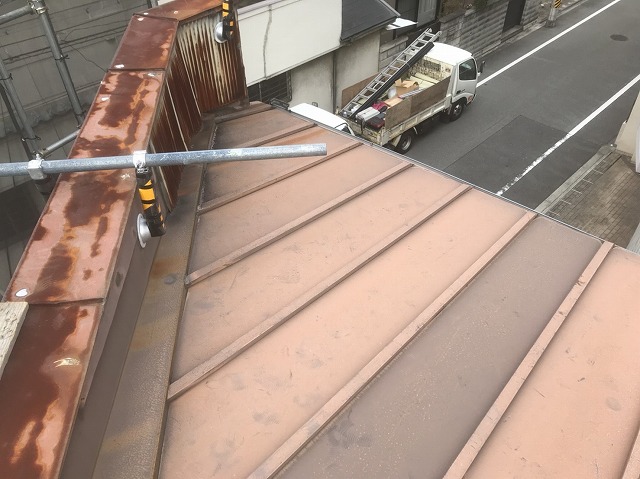 奈良市　店舗の屋根　瓦棒葺きトタン屋根