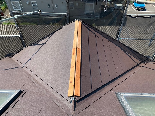 ガルテクト張り付け作業　貫板設置