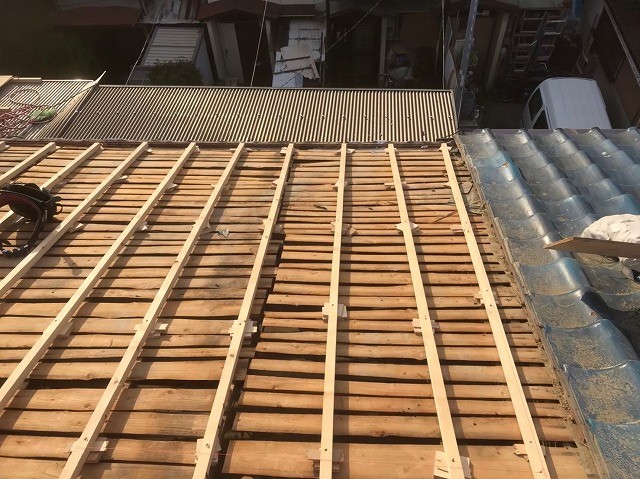 奈良市のバラ板の不陸調整