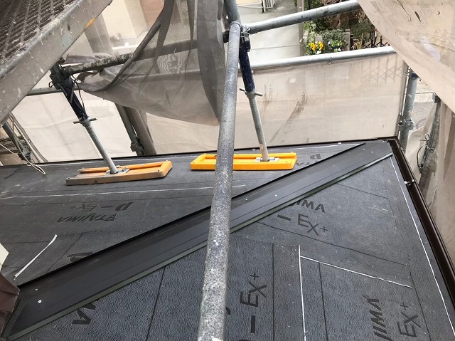 橿原市　下屋根　ガルテクト設置