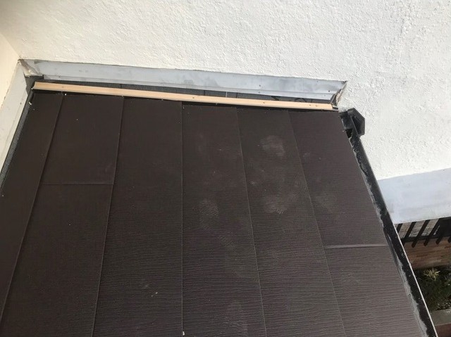 下屋に黒いガルテクト設置