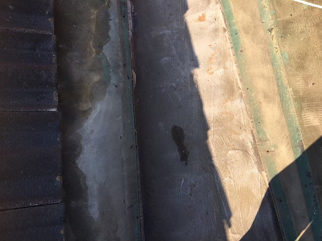 葛城市の雨漏りの谷板金