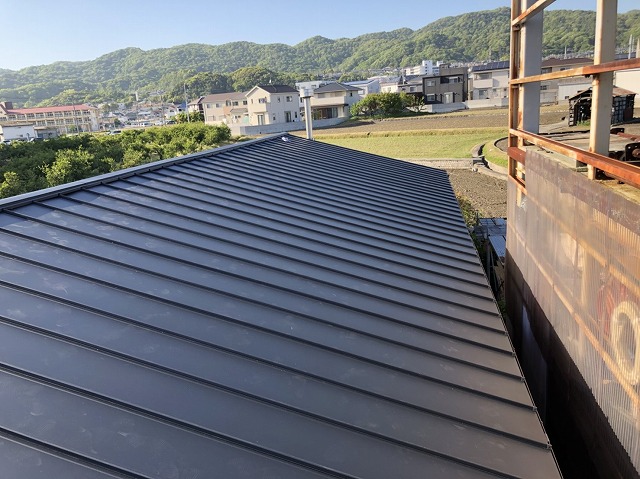 屋根材でカバーした様子
