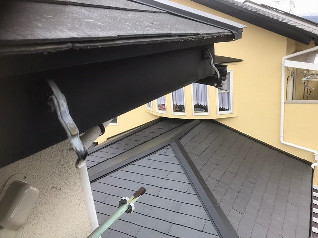 桜井市の歪んだ軒樋