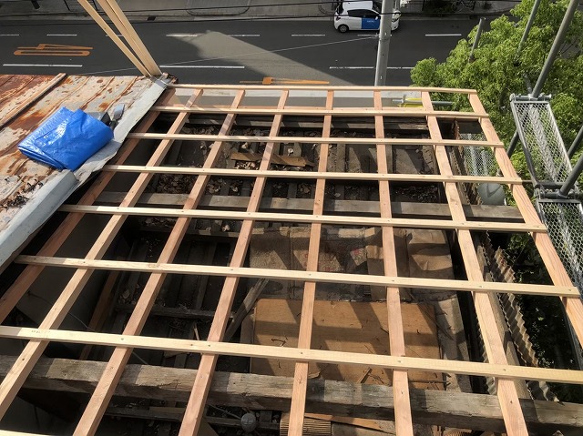 トタン屋根葺き替えで垂木の設置