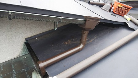 集水器を設置しては排水を軒樋へ