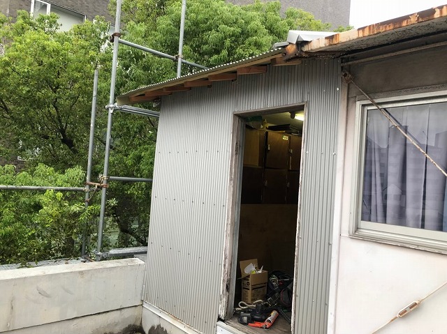 屋根小屋の外壁葺き替え