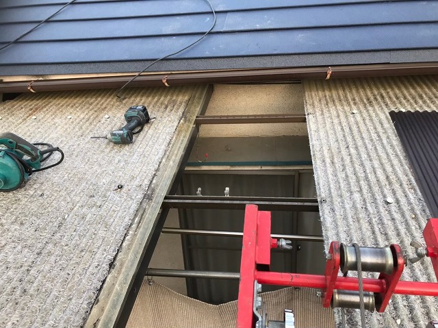 奈良市の波板屋根を部分撤去