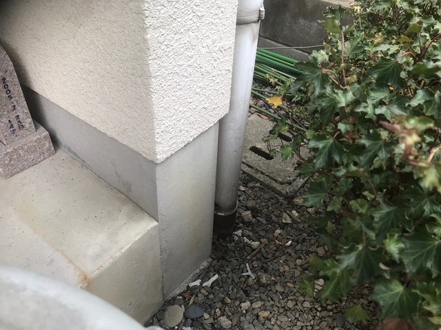 桜井市の変色した竪樋