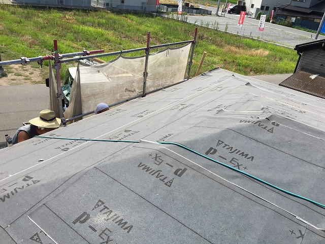 防水紙（ルーフィング）貼り