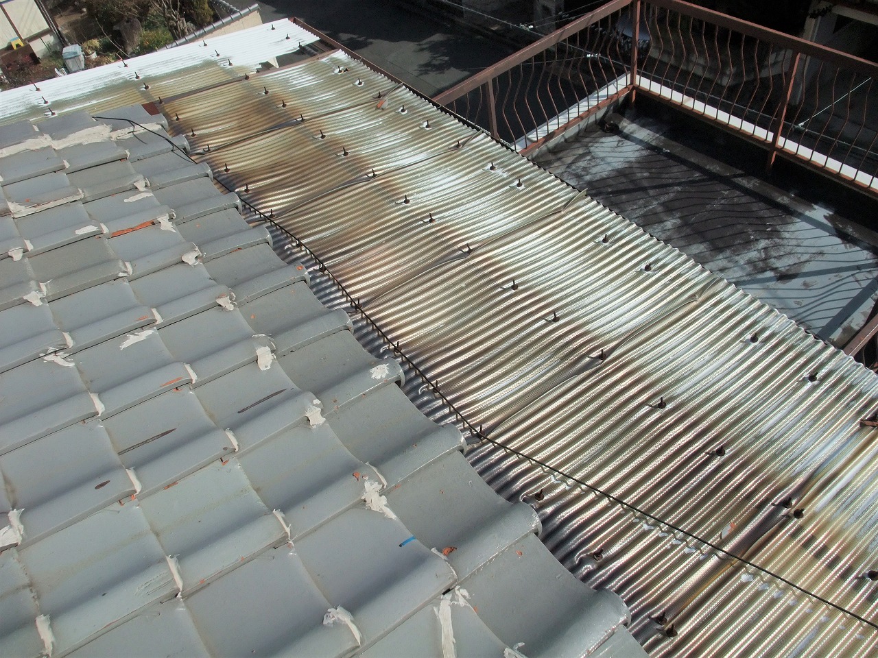 奈良市中山町で無料点検、傷んだ波板屋根