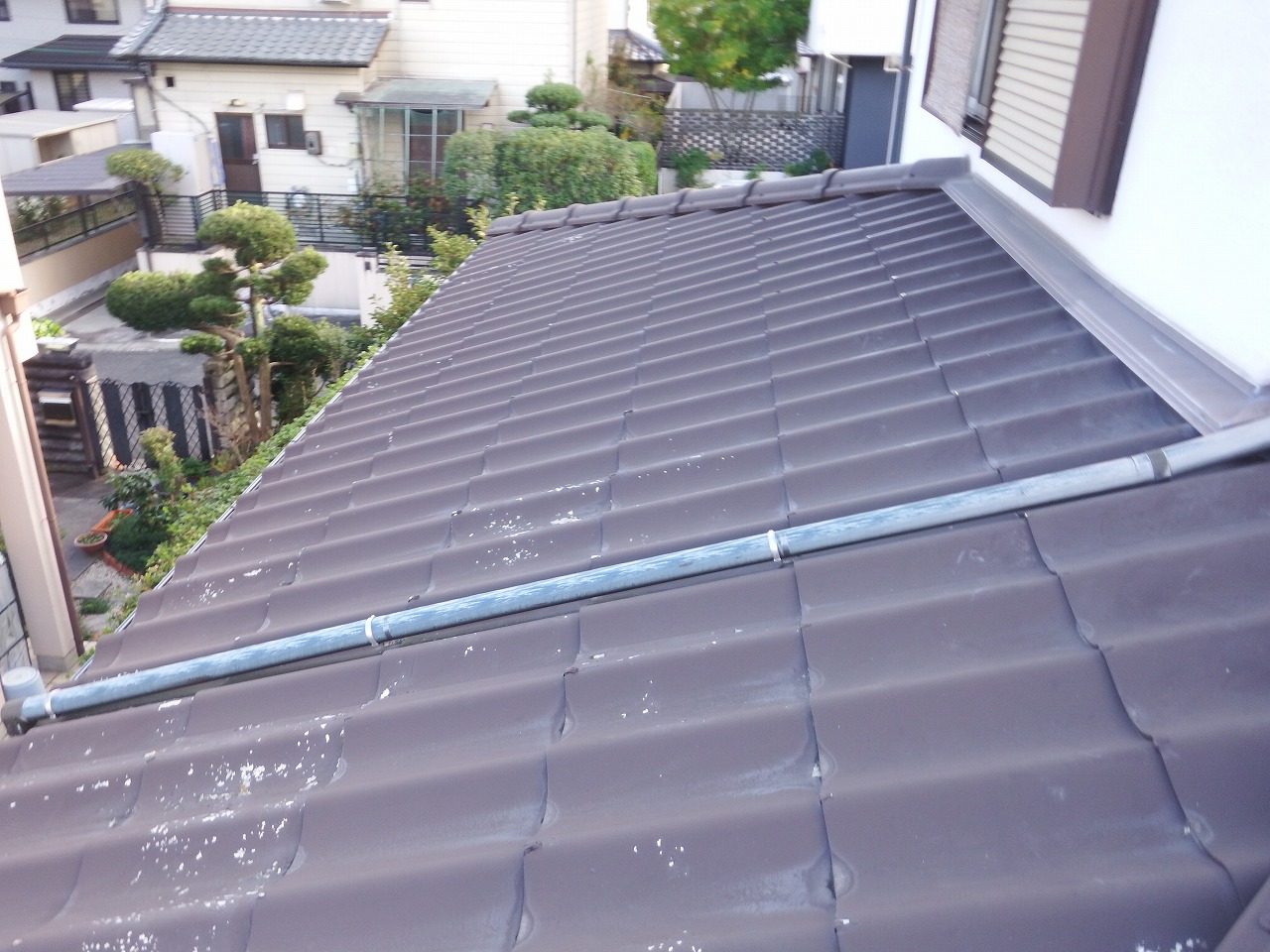 生駒市の劣化した下屋根の雨樋