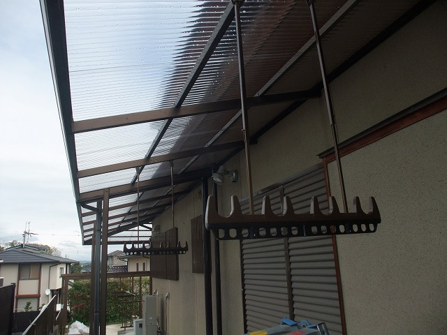 新たに設置したアルミ製竿掛け