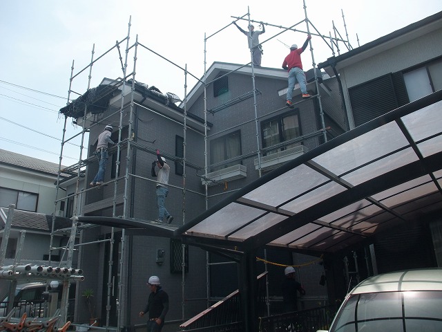 足場設置中のお住まい