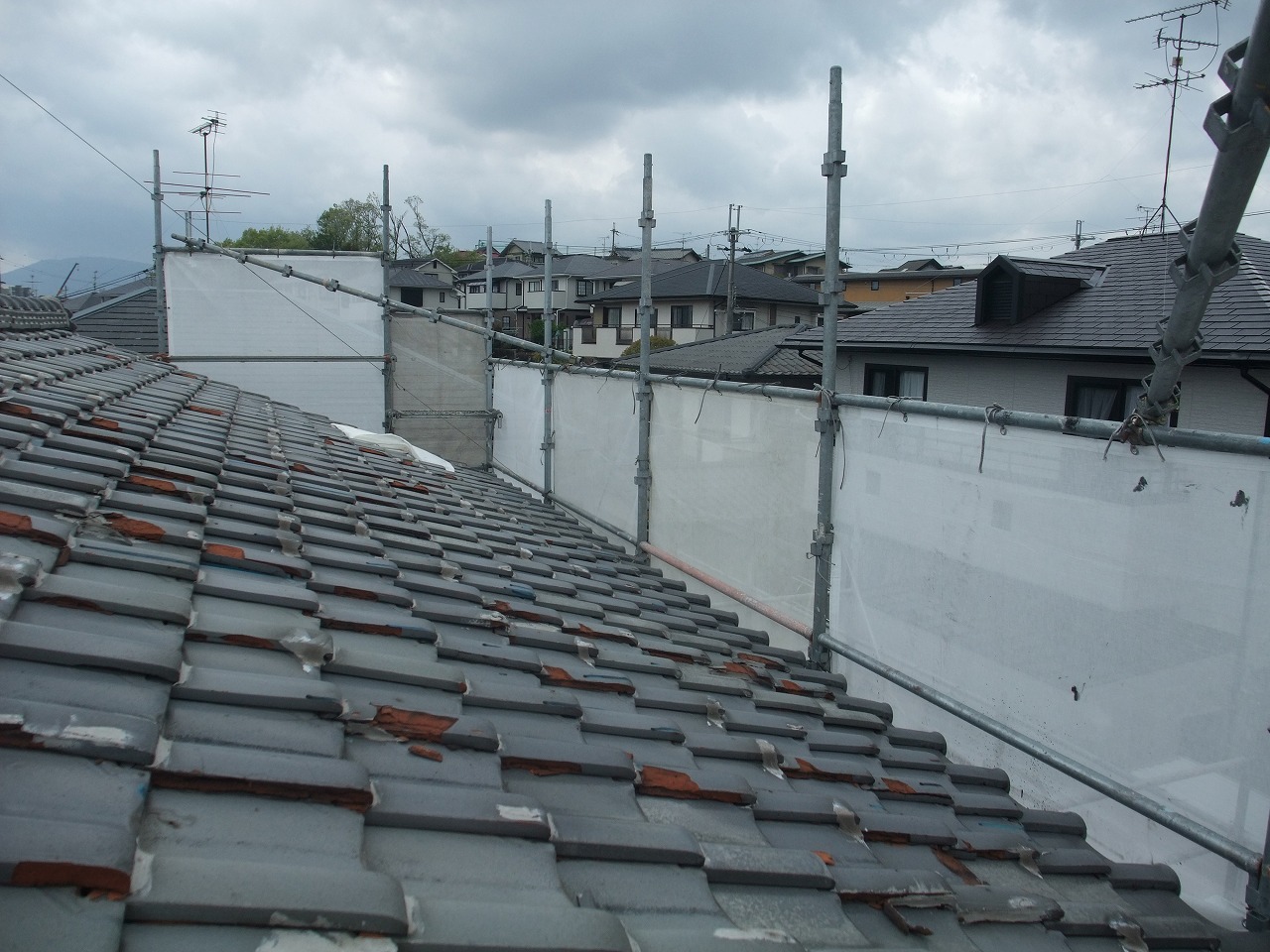 奈良市中山町の工事現場、足場設置