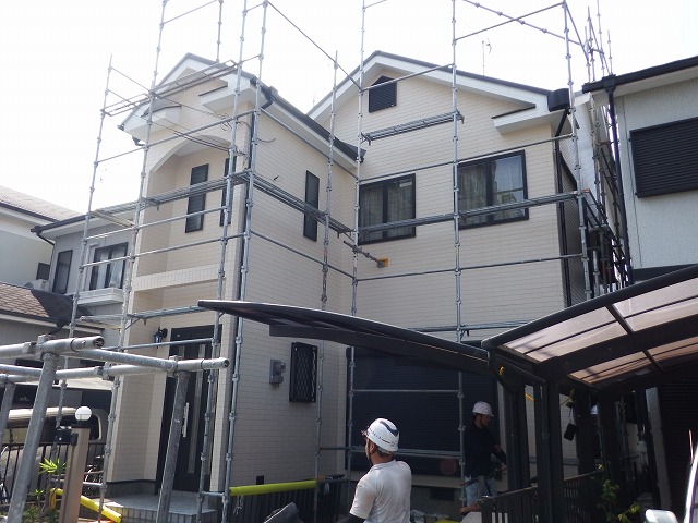 足場解体中のお住まい