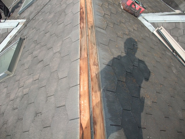 棟板金の撤去の様子