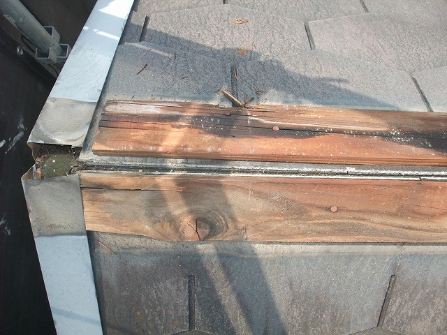 棟板金の撤去の様子